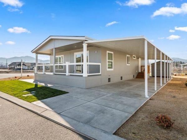 300 Luman Road, Unit 200, Phoenix, OR 97535