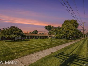 24301 Kelly Road Road, Eastpointe, MI 48021