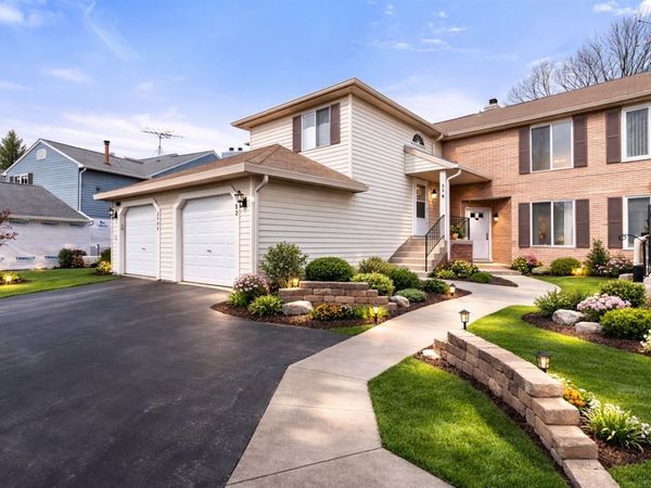 2404 Danbury Drive, Unit B1, Woodridge, IL 60517