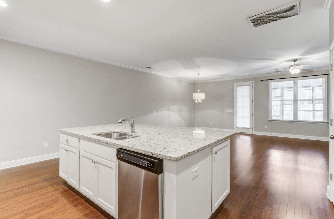 2005 Kings Gate Lane Photo 5