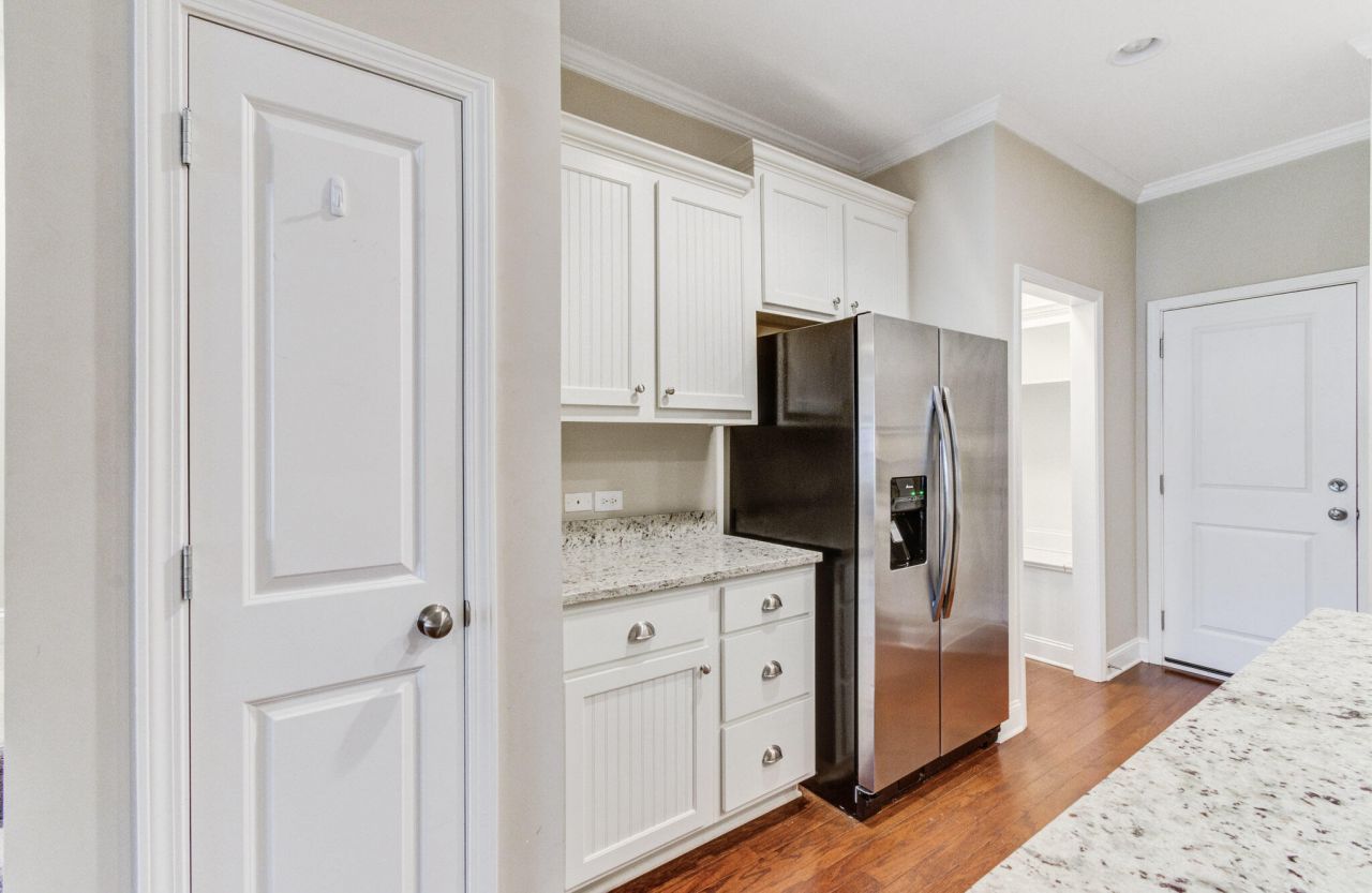 2005 Kings Gate Lane Photo 8