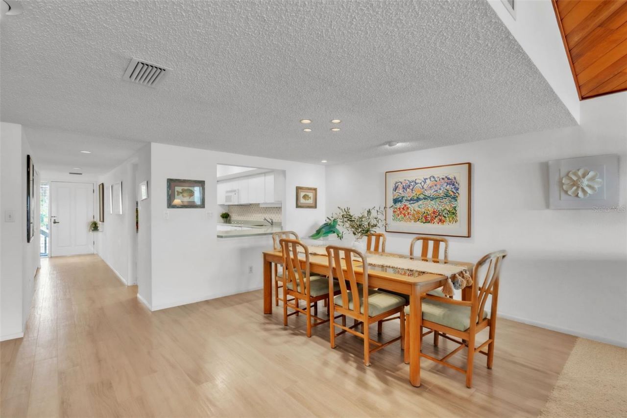 5635 Gulf Of Mexico Drive, Unit 202, Longboat Key, FL 34228 Photo