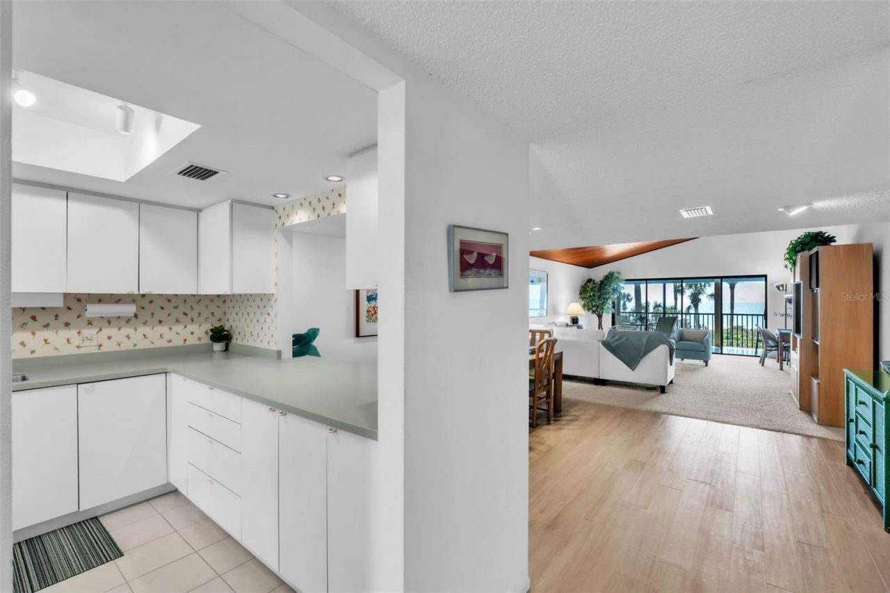 5635 Gulf Of Mexico Drive, Unit 202, Longboat Key, FL 34228 Photo