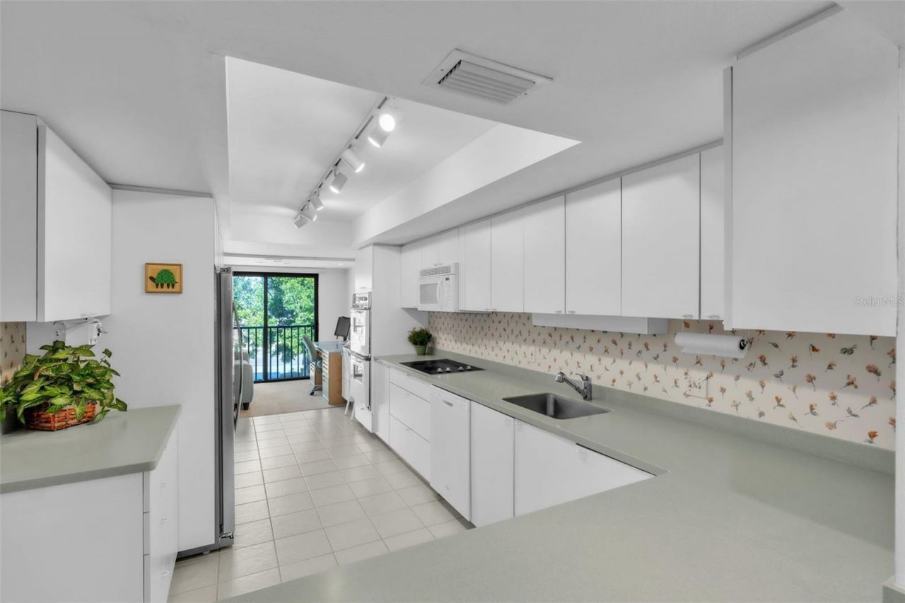5635 Gulf Of Mexico Drive, Unit 202, Longboat Key, FL 34228 Photo