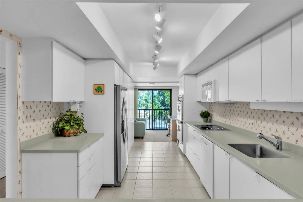 5635 Gulf Of Mexico Drive, Unit 202, Longboat Key, FL 34228 Photo