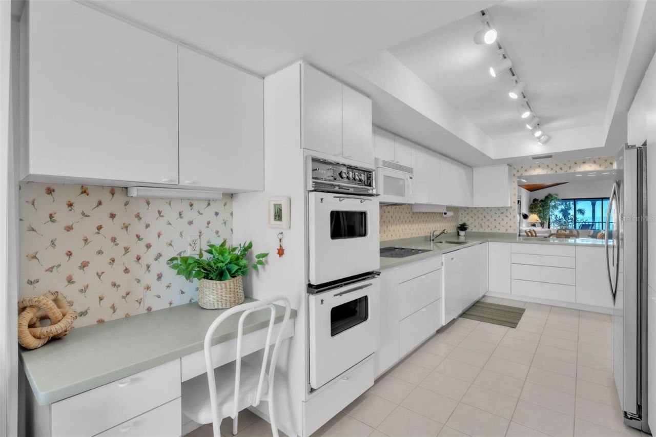 5635 Gulf Of Mexico Drive, Unit 202, Longboat Key, FL 34228 Photo