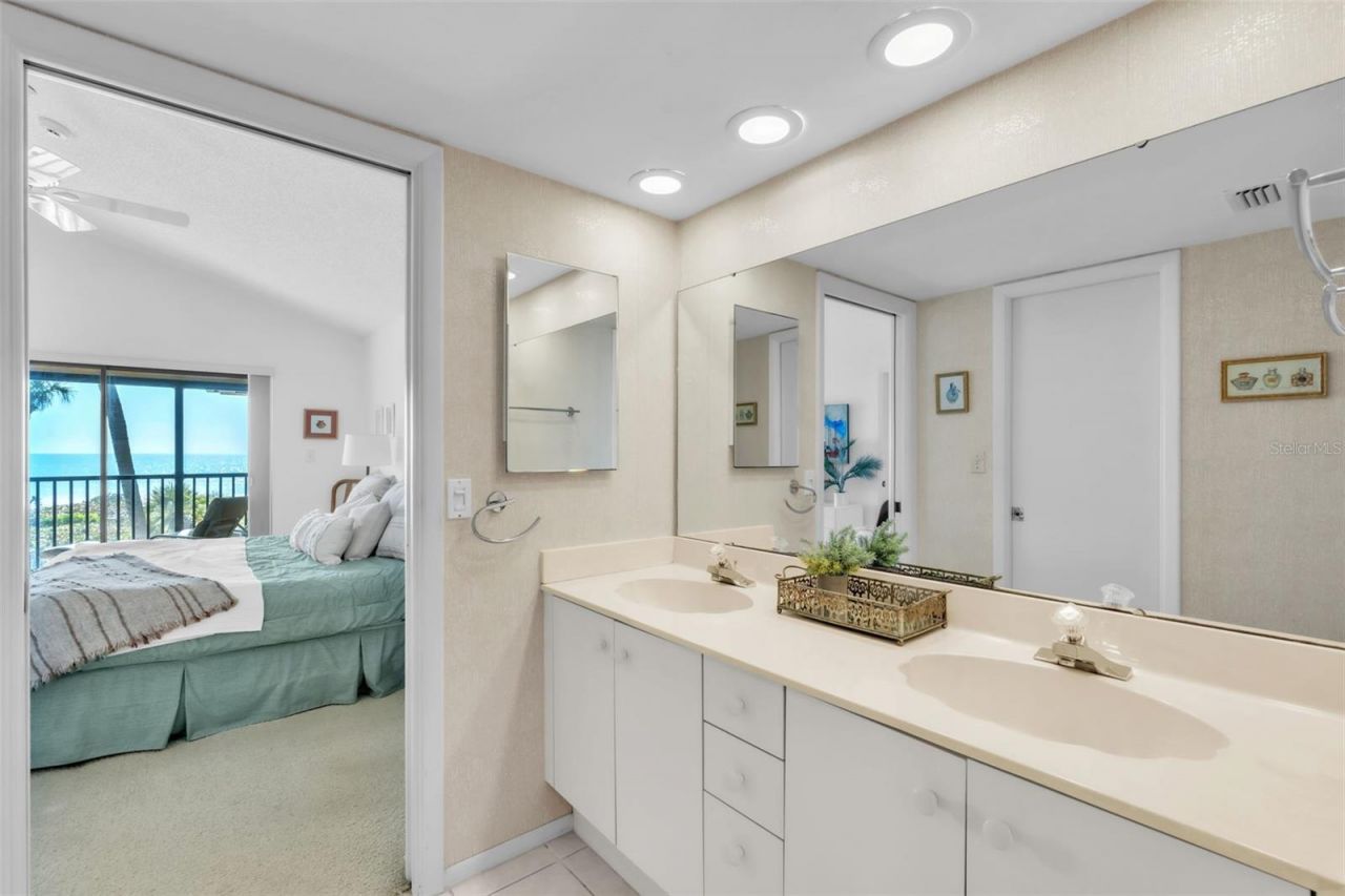 5635 Gulf Of Mexico Drive, Unit 202, Longboat Key, FL 34228 Photo