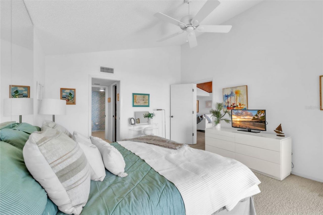 5635 Gulf Of Mexico Drive, Unit 202, Longboat Key, FL 34228 Photo