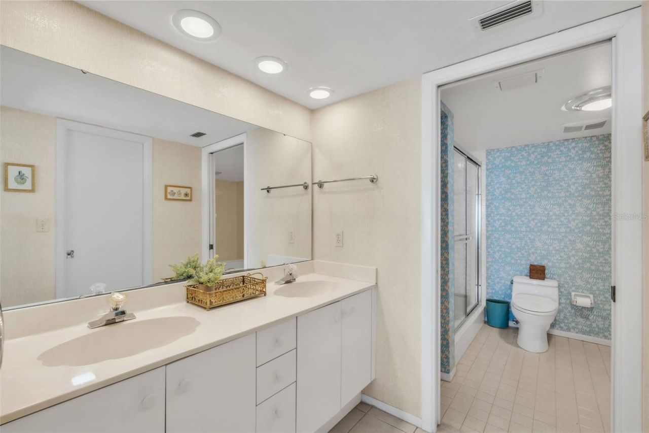 5635 Gulf Of Mexico Drive, Unit 202, Longboat Key, FL 34228 Photo