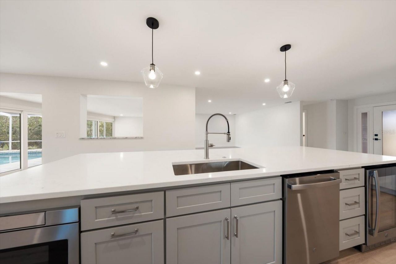 6667 Greenbrier Drive, Seminole, FL 33777 Photo