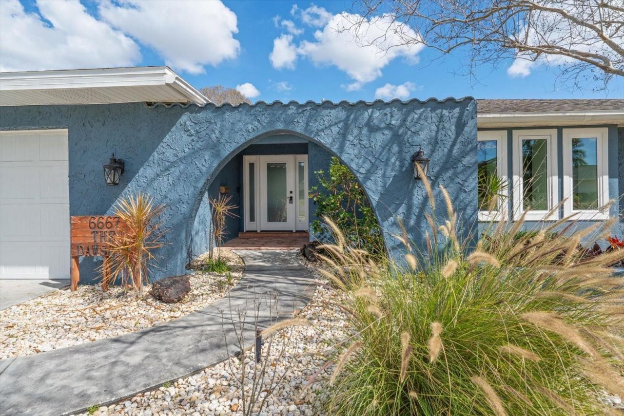 6667 Greenbrier Drive, Seminole, FL 33777 Photo