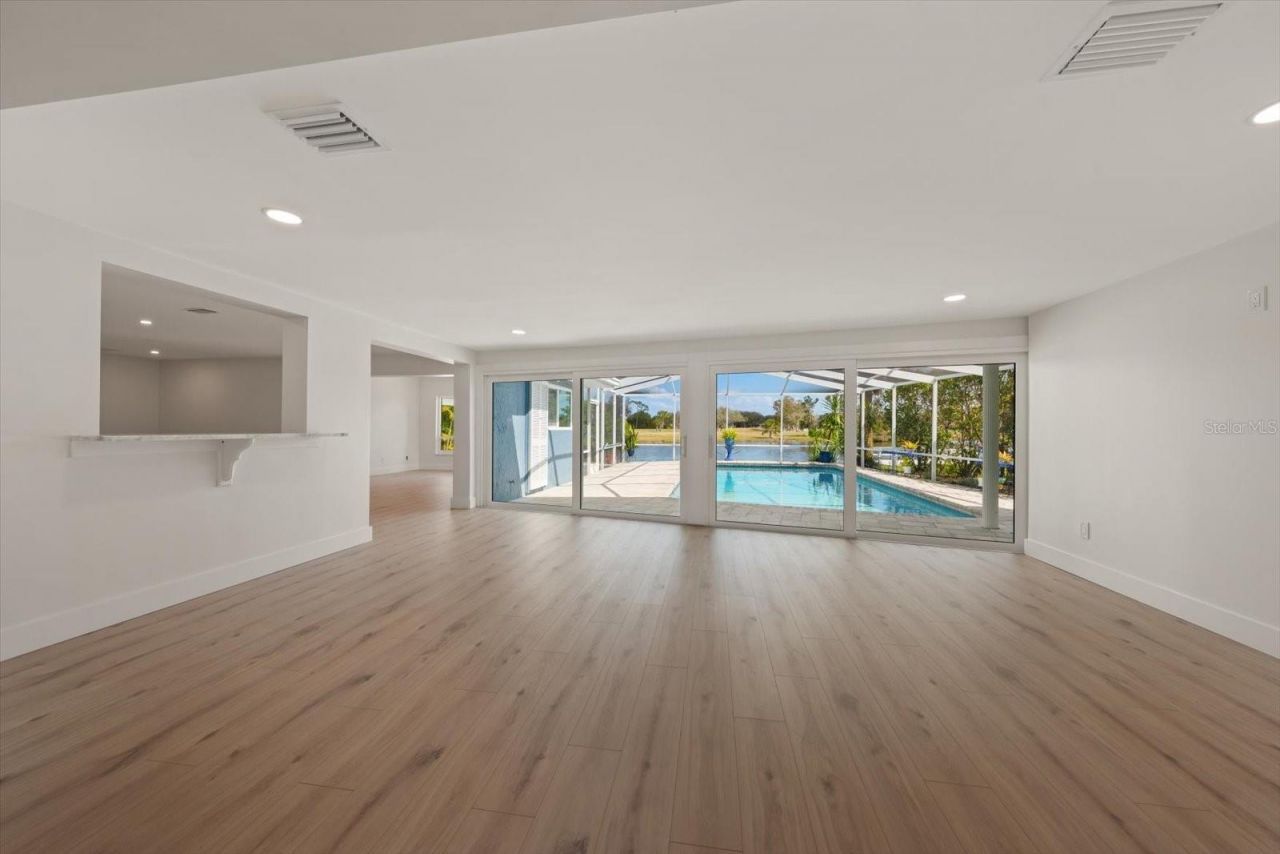 6667 Greenbrier Drive, Seminole, FL 33777 Photo