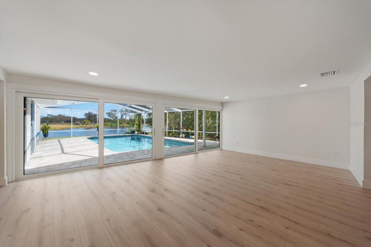 6667 Greenbrier Drive, Seminole, FL 33777 Photo