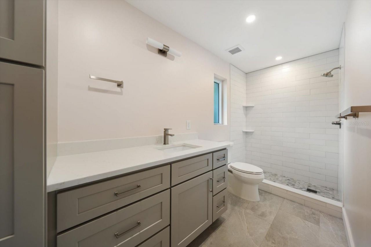 6667 Greenbrier Drive, Seminole, FL 33777 Photo