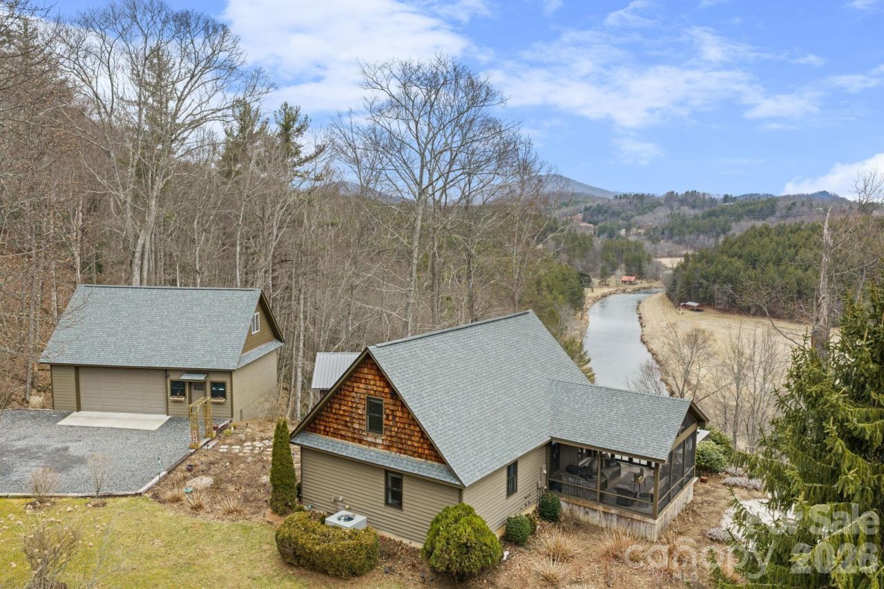 560 Falcon Ridge Drive, West Jefferson, NC 28694 Main Photo