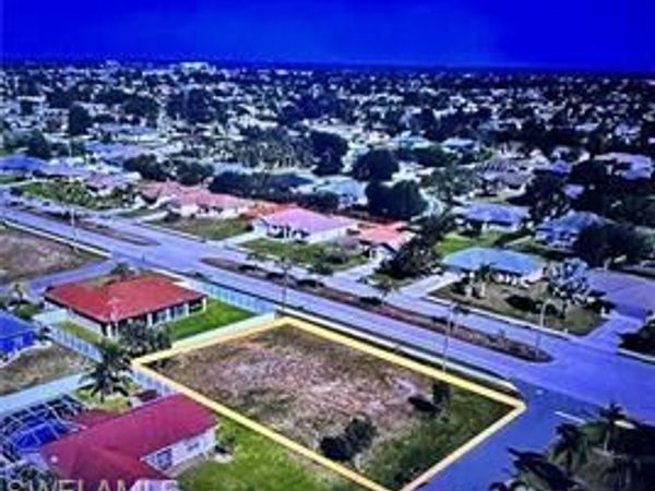 627 SE 18th ST , CAPE CORAL, FL 33990