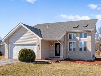 262 LAKEVIEW Court Steger, IL 60475