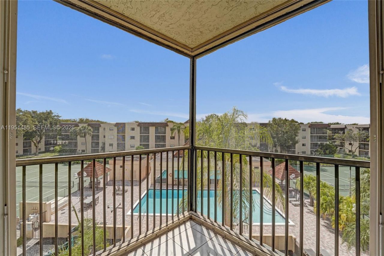 10501 W Broward Blvd, Unit 406, Plantation, FL 33324 Photo