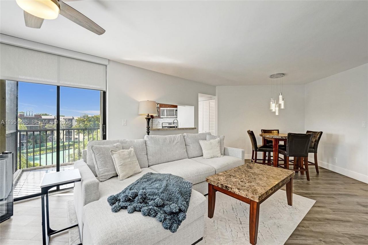 10501 W Broward Blvd, Unit 406, Plantation, FL 33324 Photo