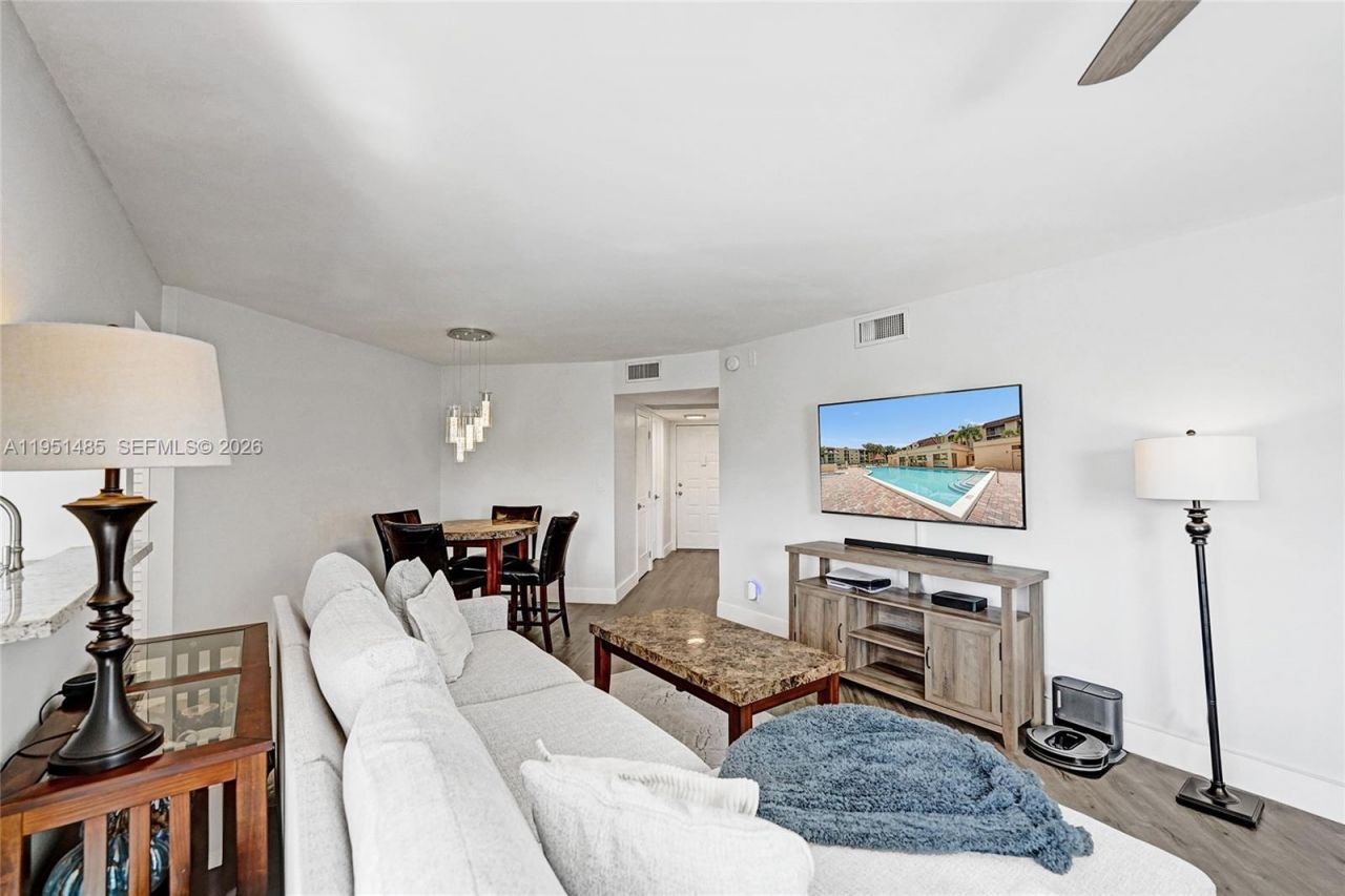 10501 W Broward Blvd, Unit 406, Plantation, FL 33324 Photo