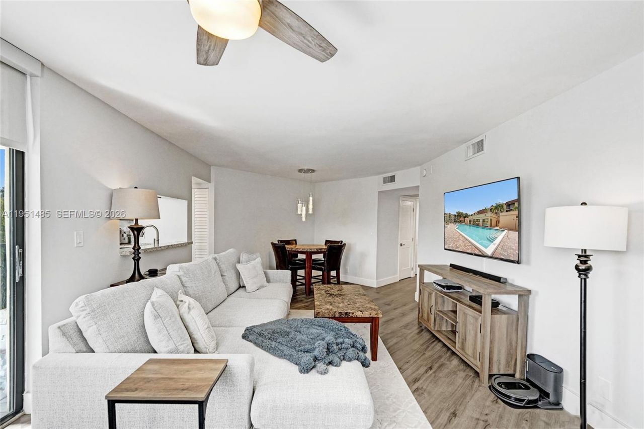 10501 W Broward Blvd, Unit 406, Plantation, FL 33324 Photo