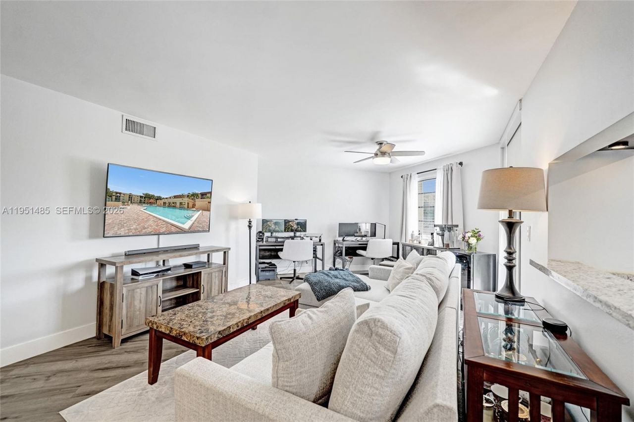 10501 W Broward Blvd, Unit 406, Plantation, FL 33324 Photo