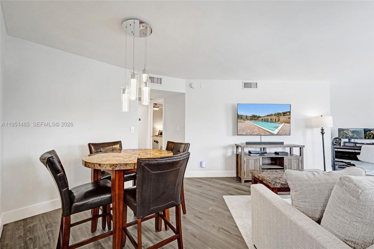 10501 W Broward Blvd, Unit 406, Plantation, FL 33324 Photo