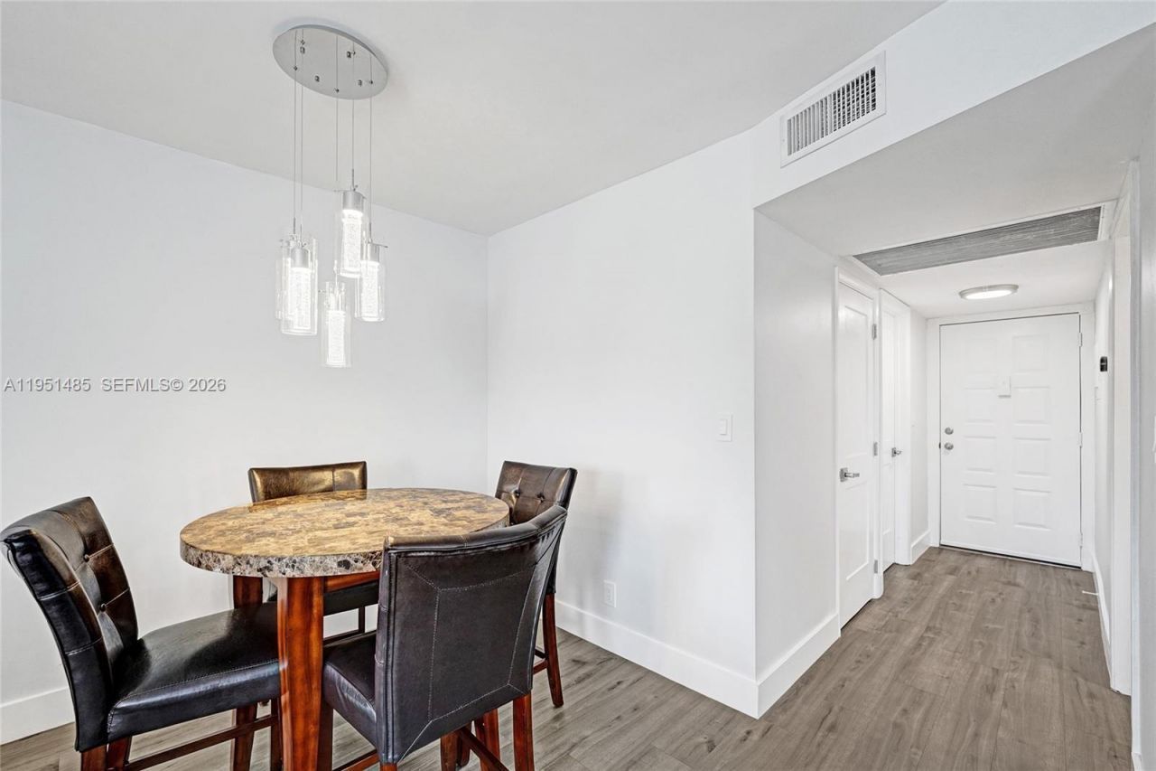 10501 W Broward Blvd, Unit 406, Plantation, FL 33324 Photo