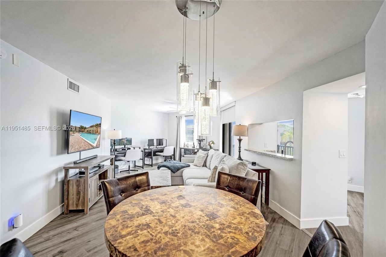 10501 W Broward Blvd, Unit 406, Plantation, FL 33324 Photo