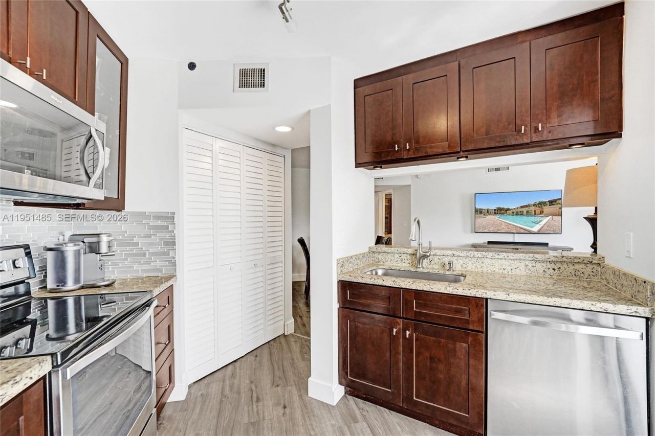 10501 W Broward Blvd, Unit 406, Plantation, FL 33324 Photo