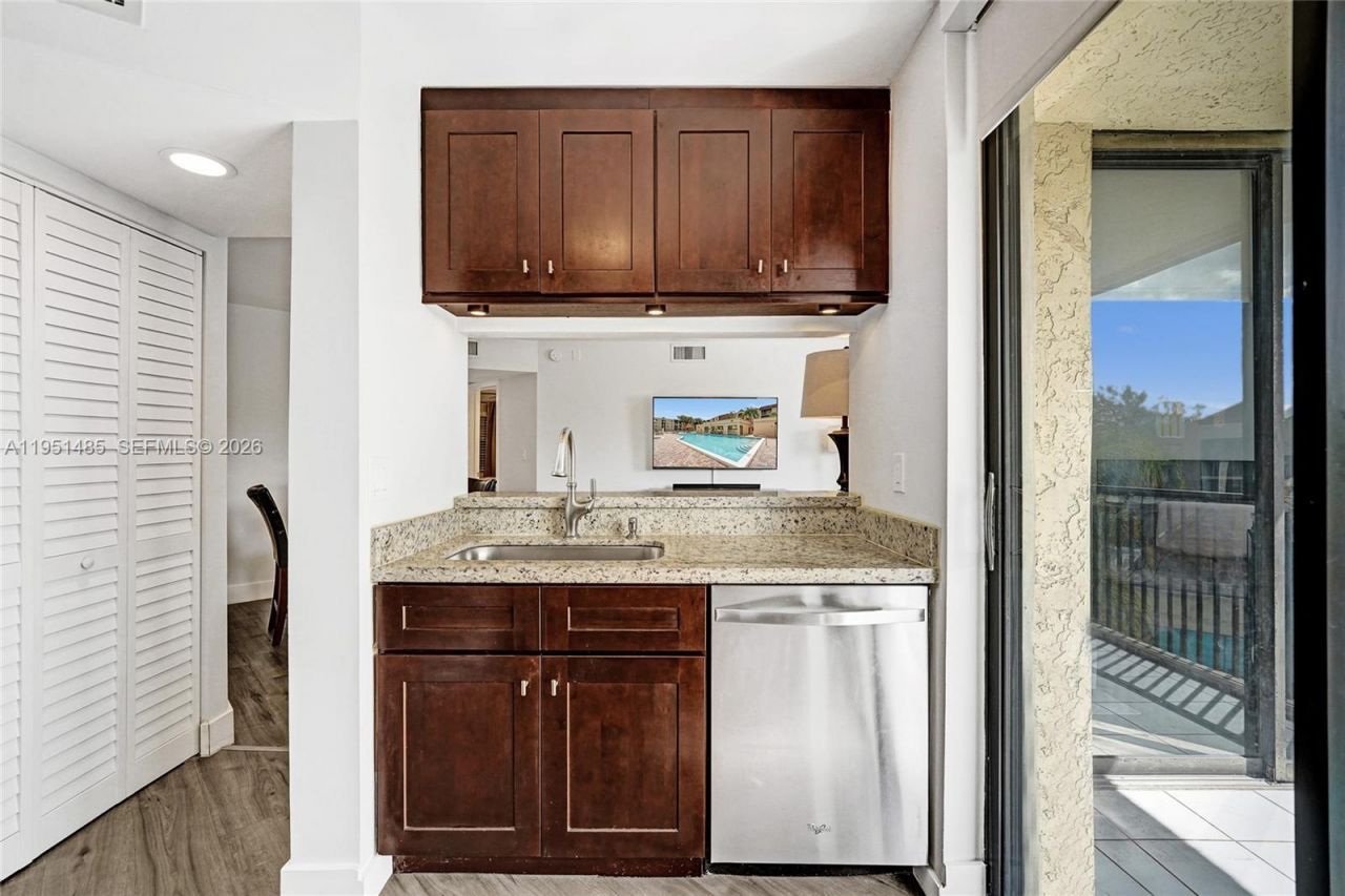 10501 W Broward Blvd, Unit 406, Plantation, FL 33324 Photo