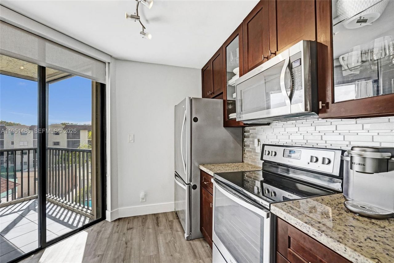 10501 W Broward Blvd, Unit 406, Plantation, FL 33324 Photo