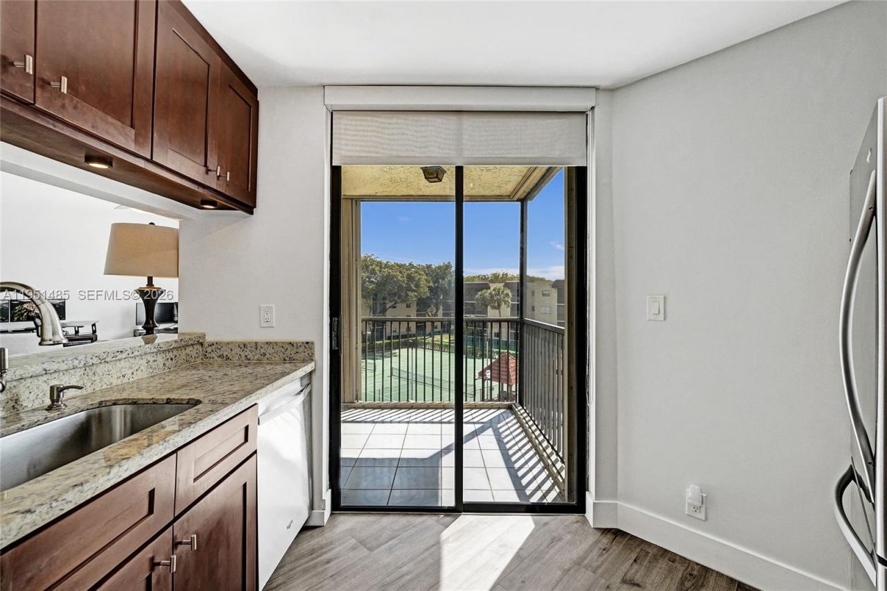 10501 W Broward Blvd, Unit 406, Plantation, FL 33324 Photo