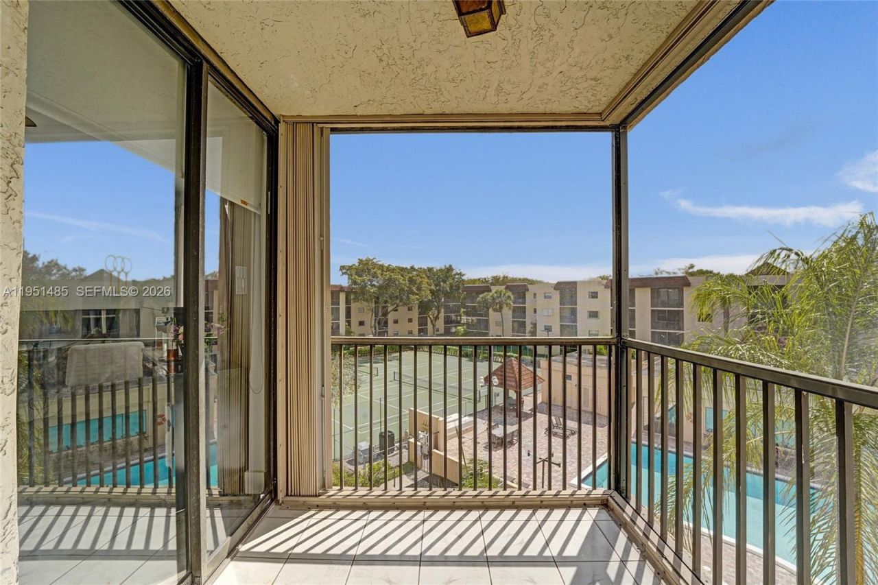 10501 W Broward Blvd, Unit 406, Plantation, FL 33324 Photo