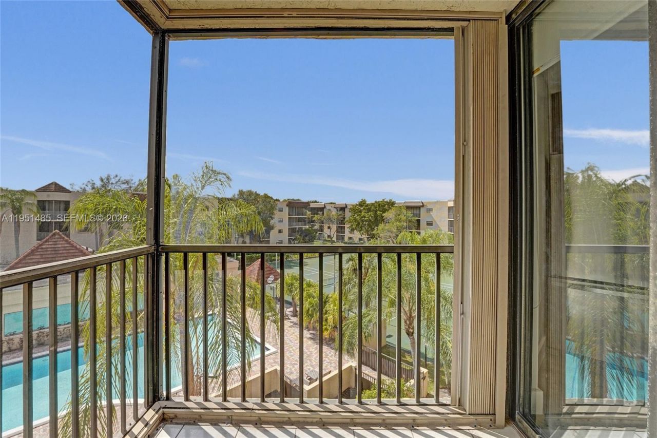 10501 W Broward Blvd, Unit 406, Plantation, FL 33324 Photo