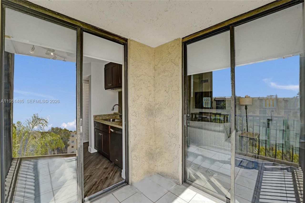 10501 W Broward Blvd, Unit 406, Plantation, FL 33324 Photo