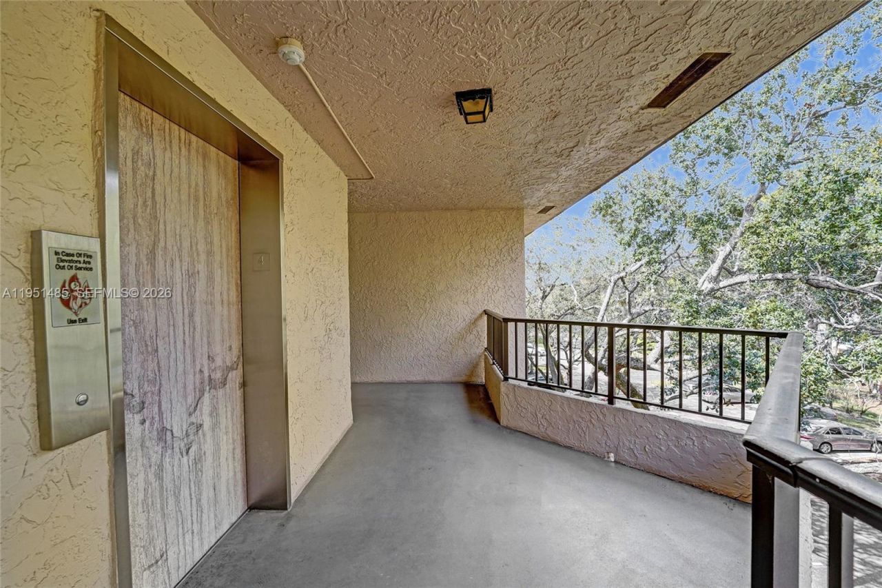 10501 W Broward Blvd, Unit 406, Plantation, FL 33324 Photo