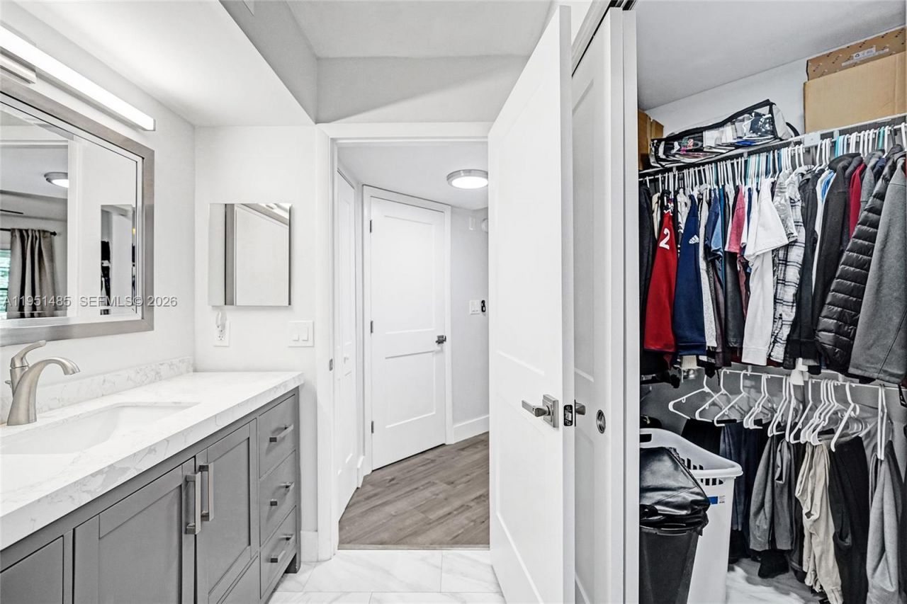 10501 W Broward Blvd, Unit 406, Plantation, FL 33324 Photo