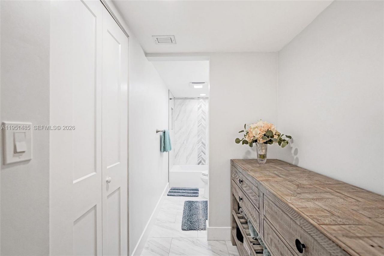 10501 W Broward Blvd, Unit 406, Plantation, FL 33324 Photo