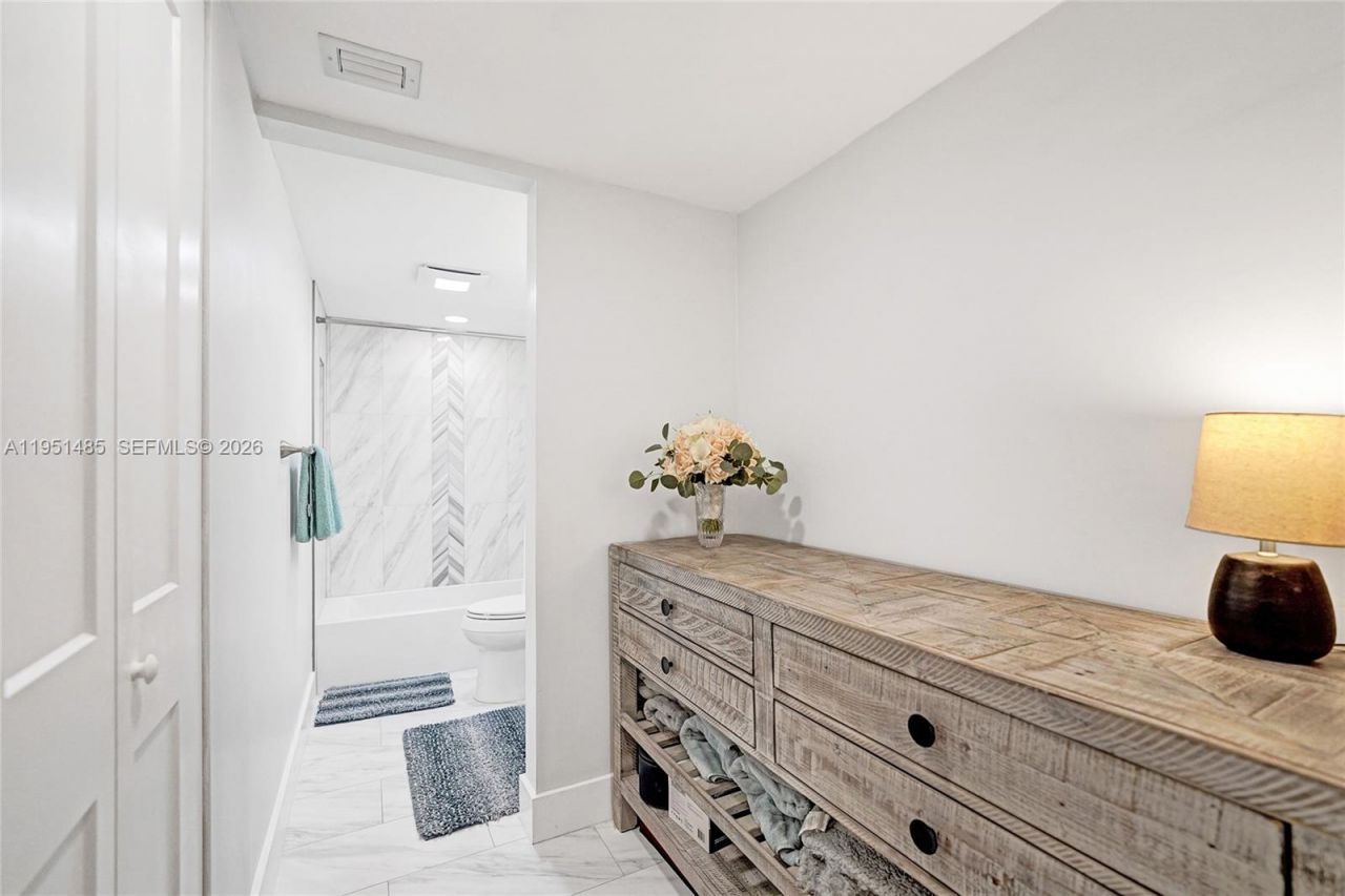 10501 W Broward Blvd, Unit 406, Plantation, FL 33324 Photo