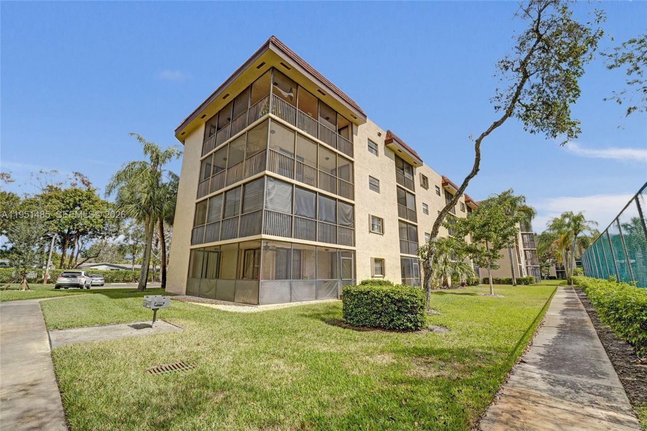 10501 W Broward Blvd, Unit 406, Plantation, FL 33324 Photo