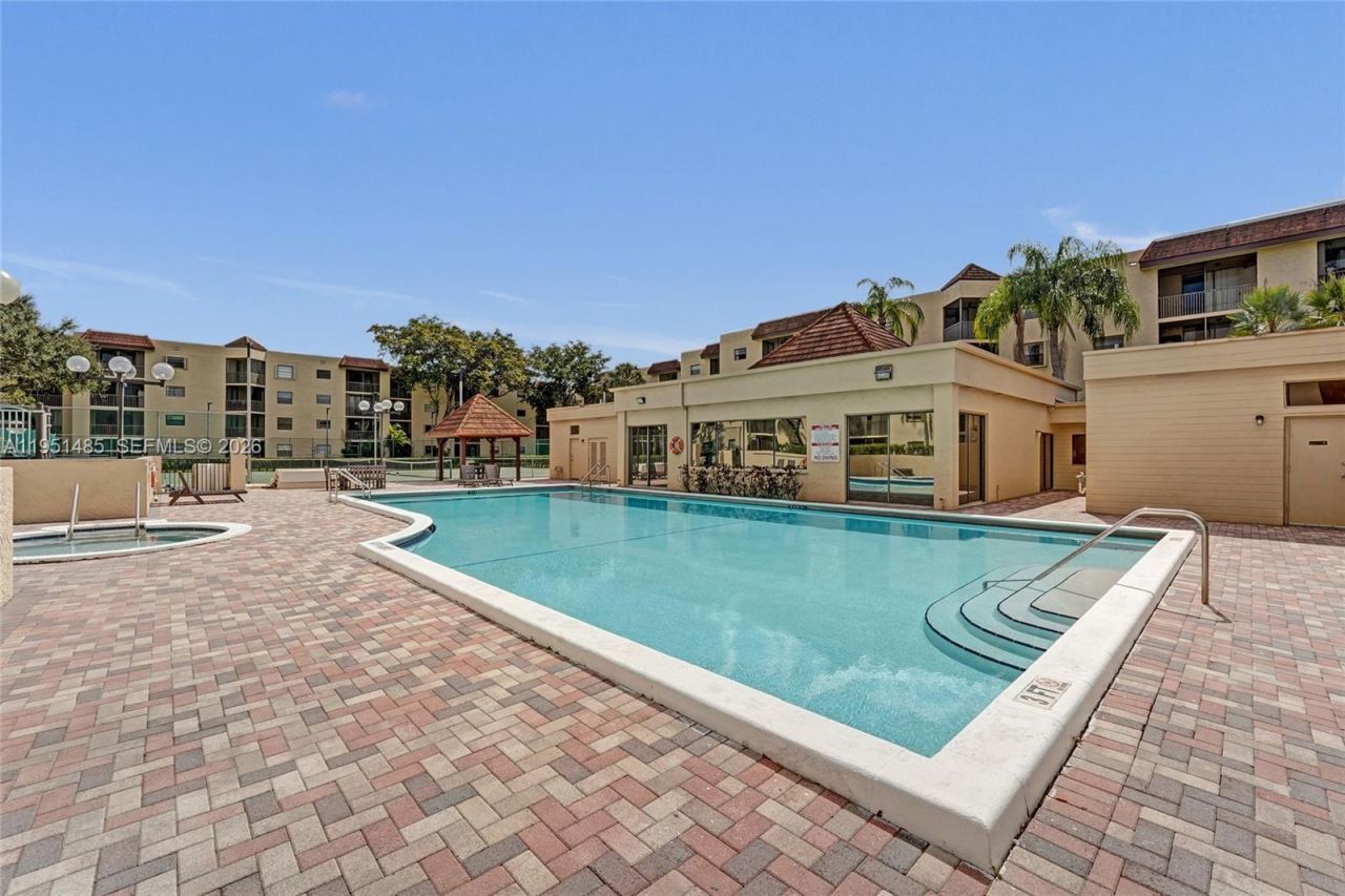 10501 W Broward Blvd, Unit 406, Plantation, FL 33324 Photo