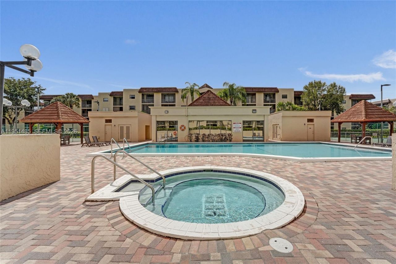 10501 W Broward Blvd, Unit 406, Plantation, FL 33324 Photo