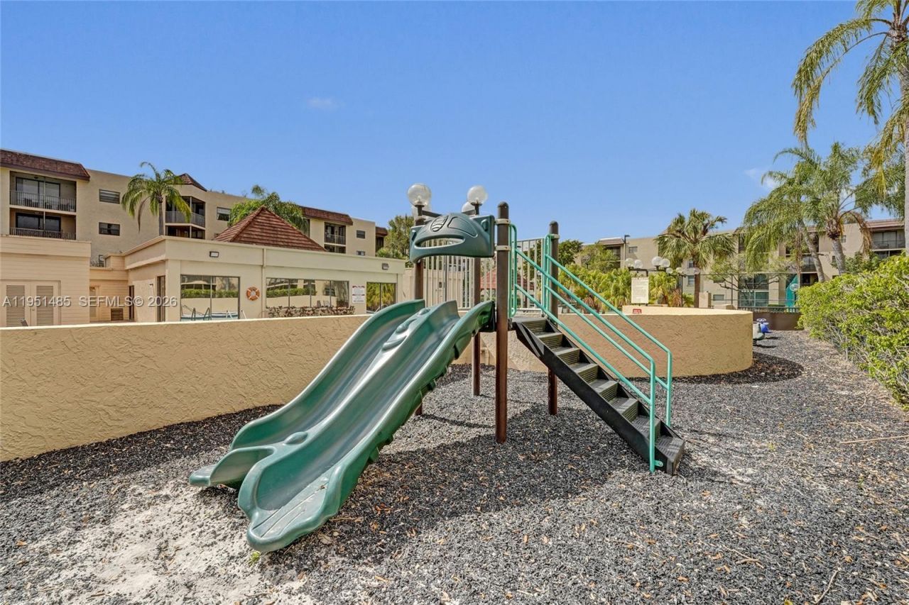 10501 W Broward Blvd, Unit 406, Plantation, FL 33324 Photo