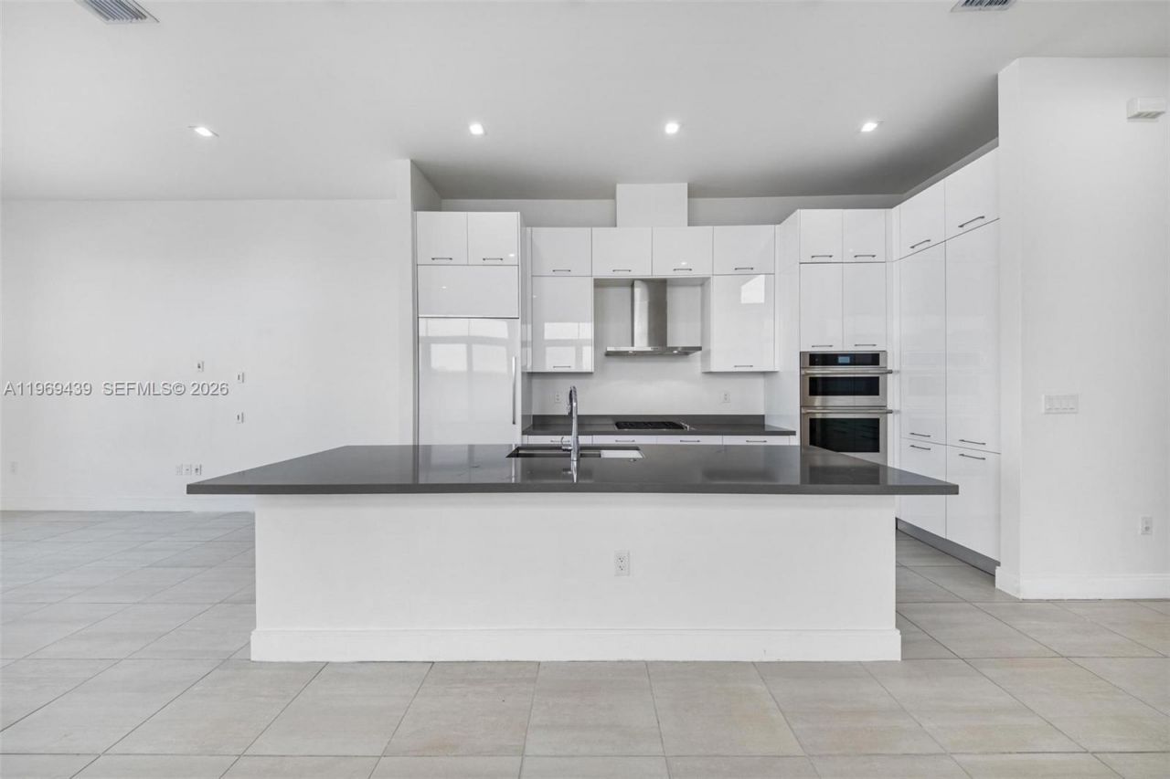 8120 NW 43rd St , Doral, FL 33166 Photo