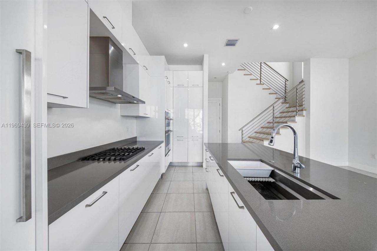 8120 NW 43rd St , Doral, FL 33166 Photo