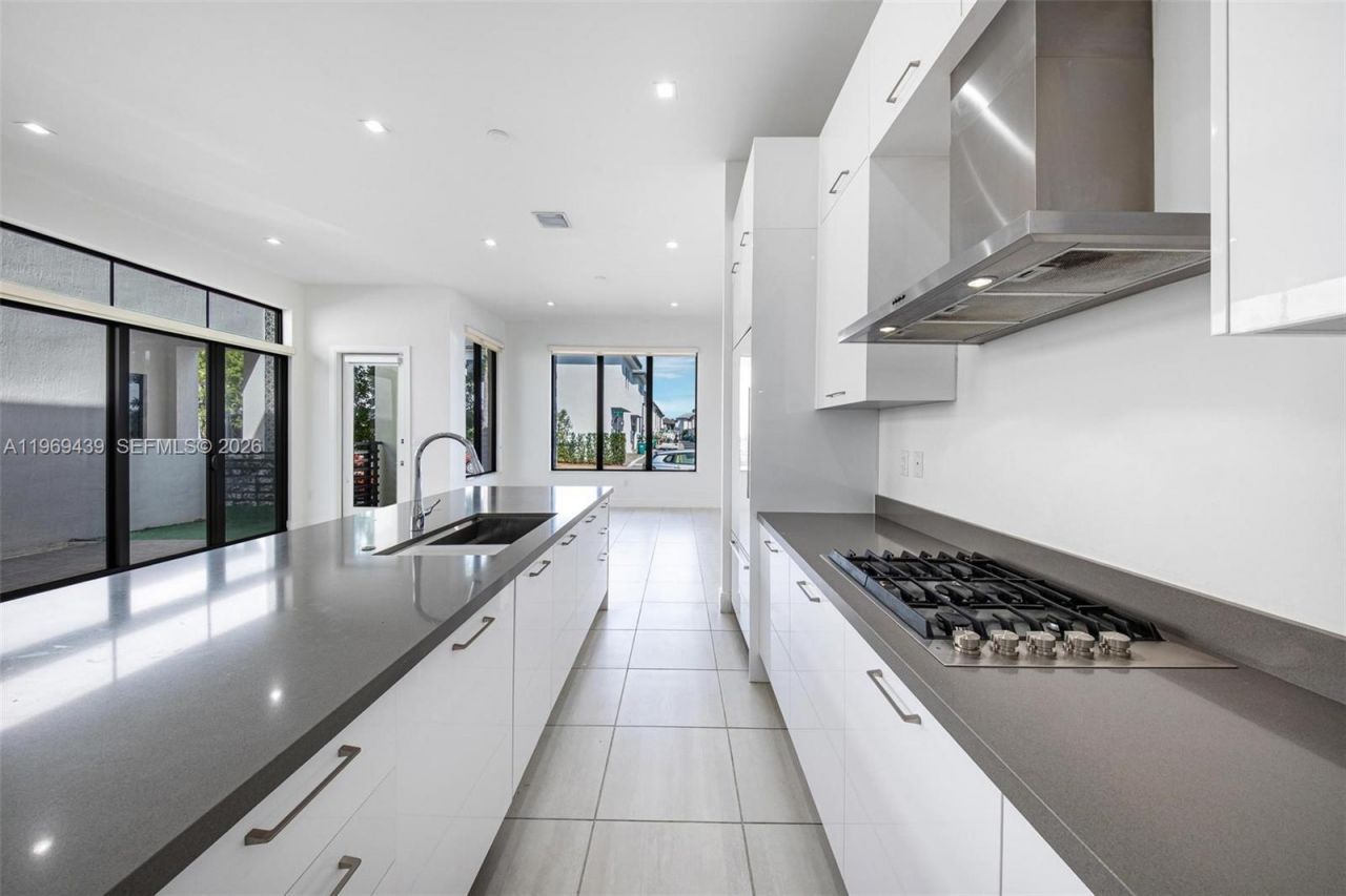 8120 NW 43rd St , Doral, FL 33166 Photo