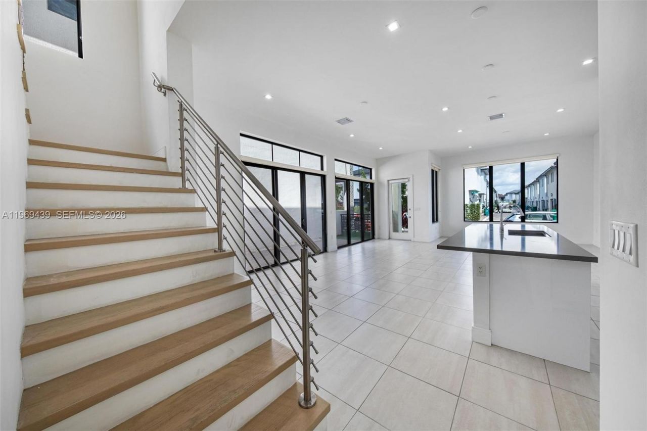 8120 NW 43rd St , Doral, FL 33166 Photo