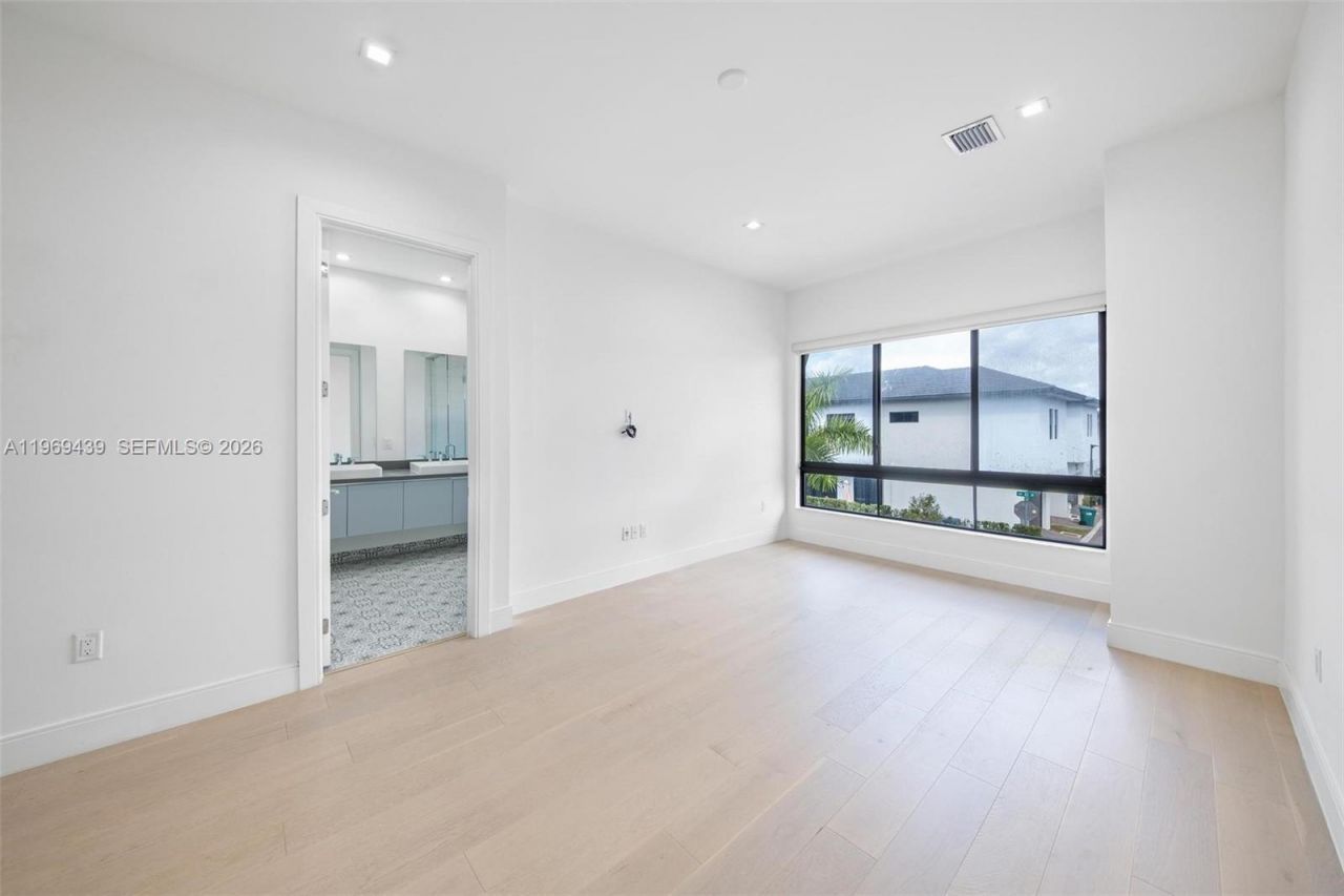 8120 NW 43rd St , Doral, FL 33166 Photo