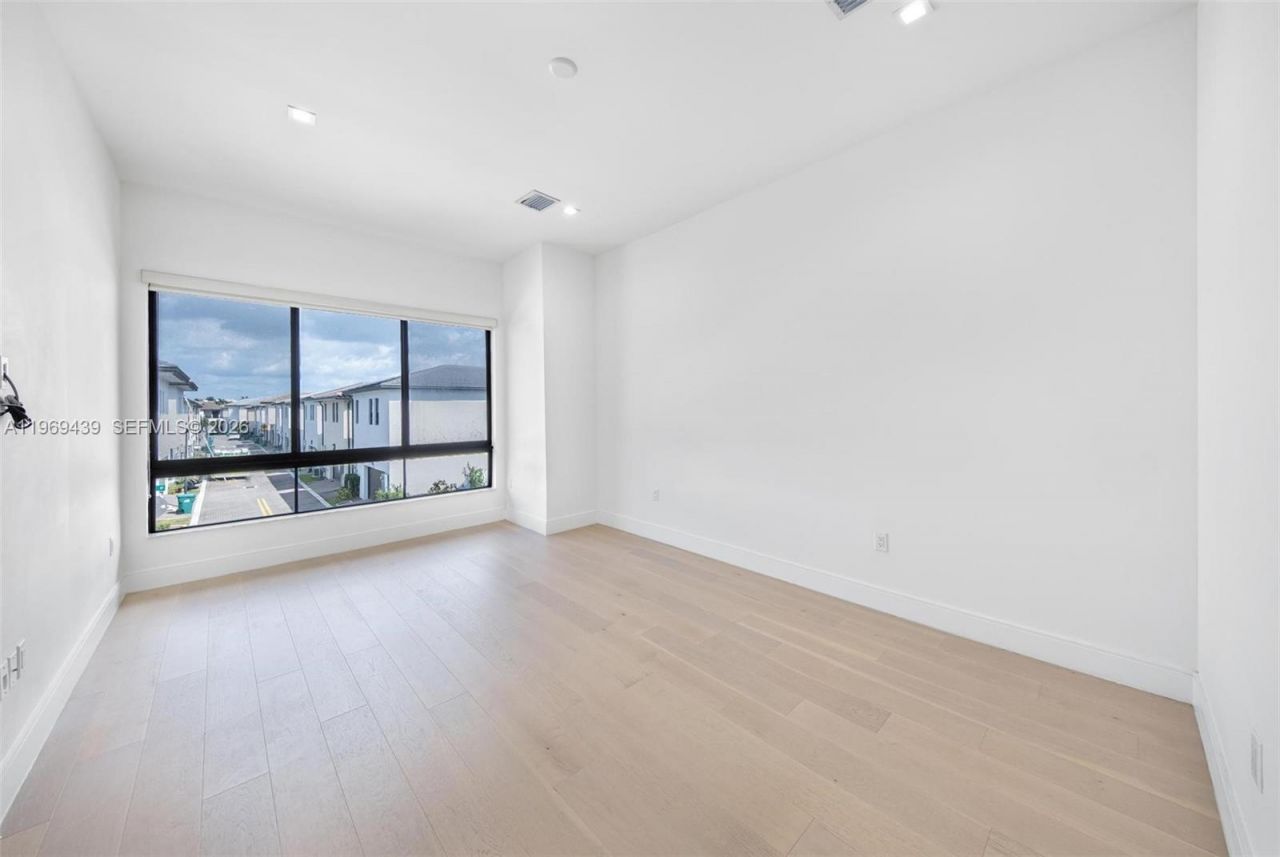 8120 NW 43rd St , Doral, FL 33166 Photo